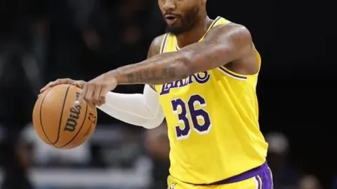 莱万表态：年龄争议不断，我依旧秉持年轻时的职业精神。